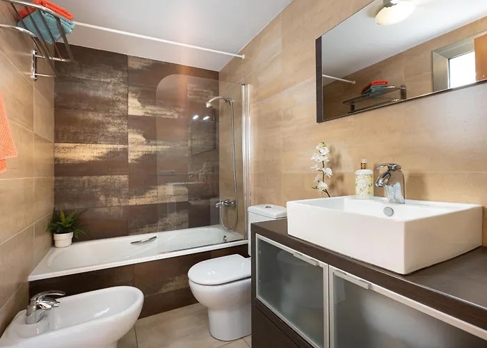 Lets Holidays Near Tossa Appartamento *