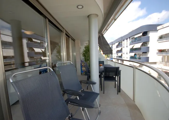 Lets Holidays Near Tossa Appartamento *